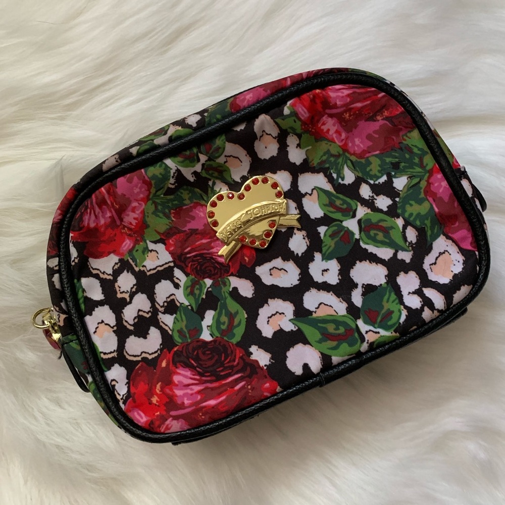 ⚡️ Betsey Johnson small case 5 for 25 bundle item